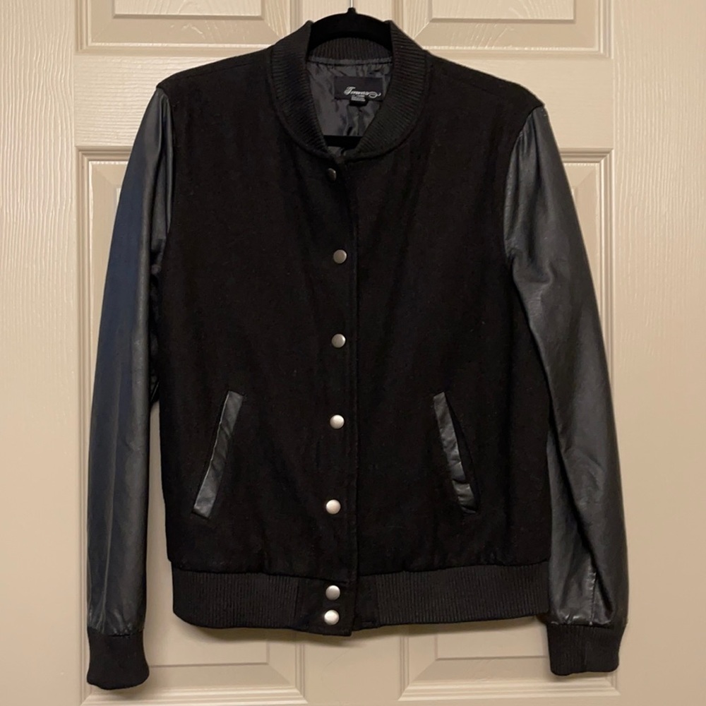 FOREVER 21 BLACK BOMBER JACKET